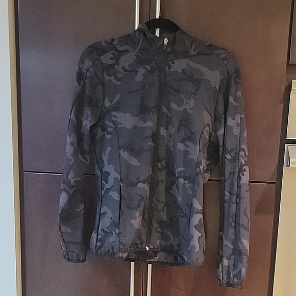 ZYIA Jackets & Blazers - ZYIA ACTIVE FOREST CAMO ZIPPER HOODIE JACKET.